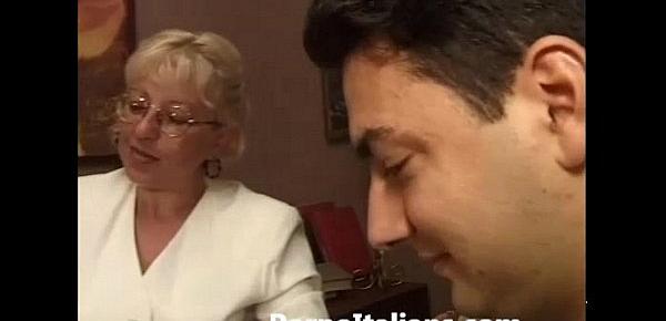  Mature Granny italian - nonna vogliosa di cazzo duro Matura italiana scopa